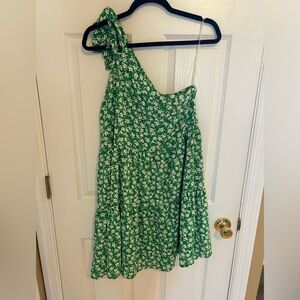 One shoulder green pattern dress